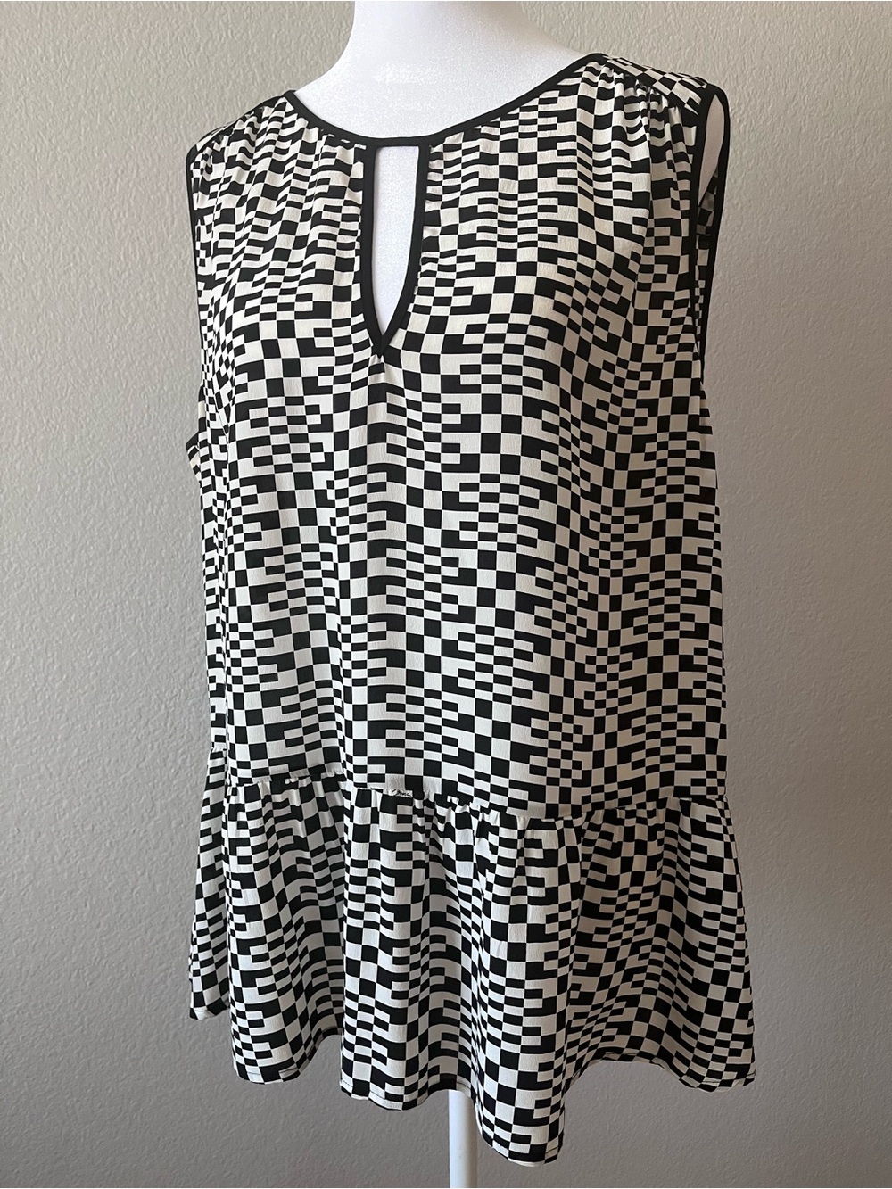 Trina Turk Black & White Checkered Sleeveless Keyhole Peplum Tank